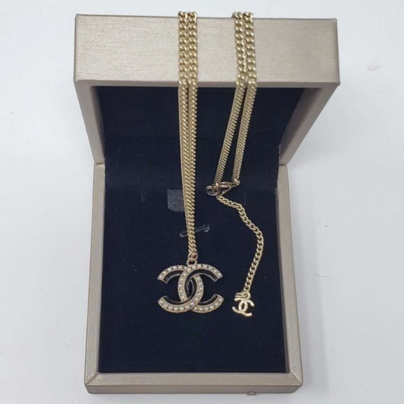 CHANEL Jewelry - Auth Chanel CC Necklace with Pearl Silver Color